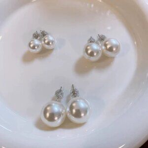 925—Natural Deep-Sea Mother-of-Pearl Earrings.